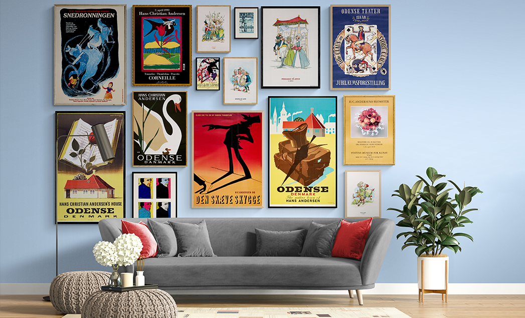 Plakatvæg med plakater inspireret af H.C. Andersen eventyr med andet.